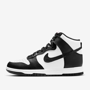 Nike dunk high panda🖤 They are brand new never worn and comes with the box !!!